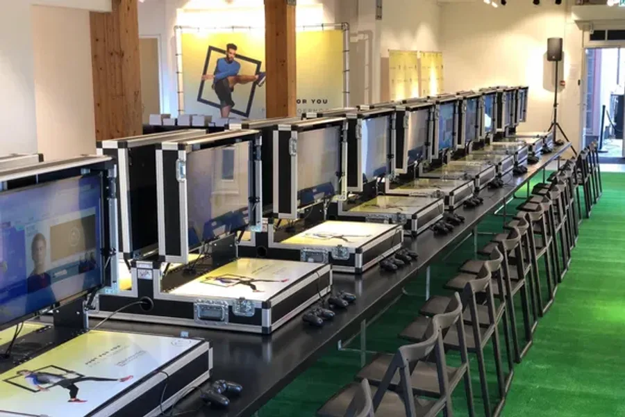 Formule 1 race arena in Bataviastad Fashion Outlet, gebouwd door WePlay United voor de Dutch Grand Prix