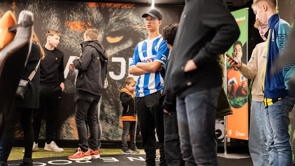 Spelers wisselen van controller na afloop van een toernooiwedstrijd